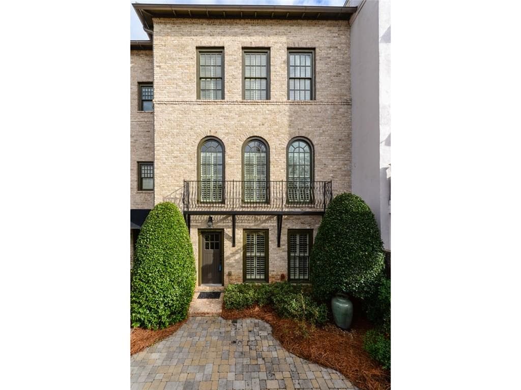3 bedroom, 2,496 sq ft townhouse sold at 5705 Odell Street, Cumming, GA 30040