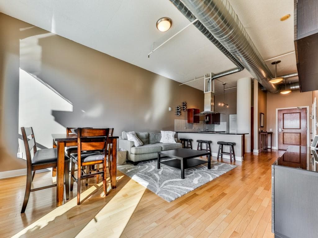 1 bedroom, 964 sq ft condominium sold at 3820 Roswell Road 205, Atlanta, GA 30342