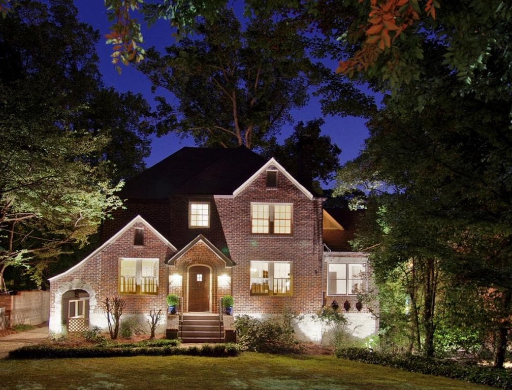 6 bedroom, 2,434 sq ft single family residence sold at 625 E Pelham Road, Atlanta, GA 30324