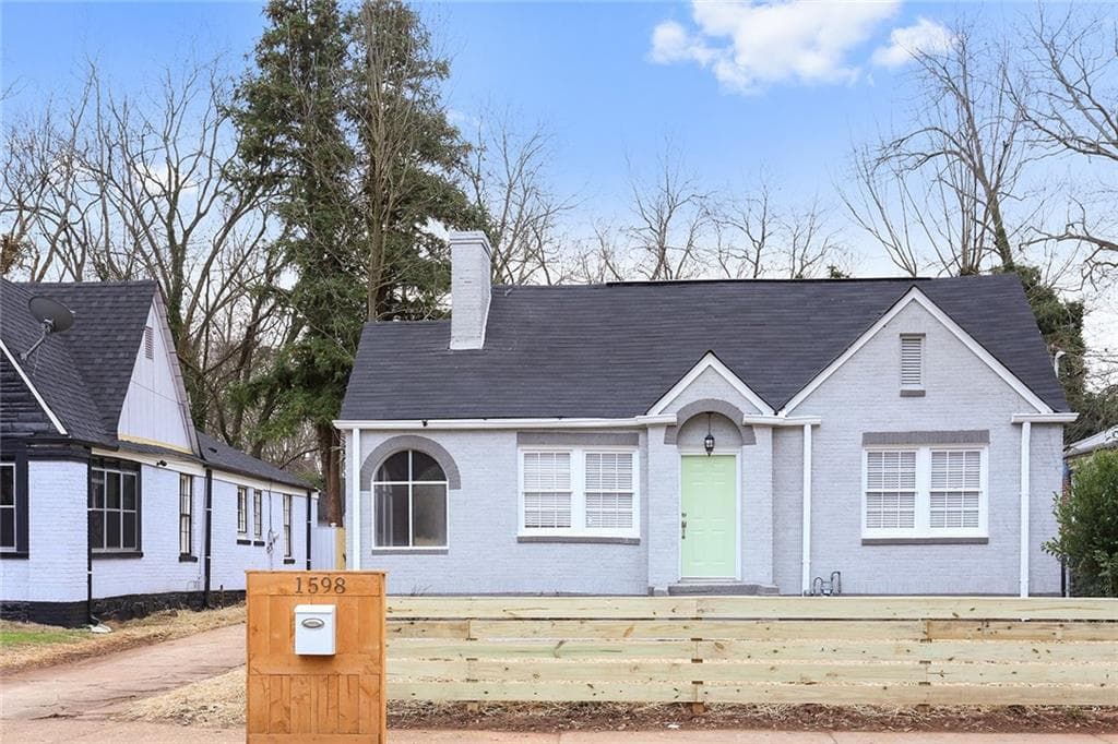 3 bedroom, 1,750 sq ft single family residence sold at 1598 Beecher Street, Atlanta, GA 30310