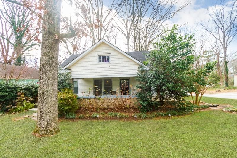 3 bedroom, 1,376 sq ft single family residence sold at 2417 Glenwood Avenue, Atlanta, GA 30317