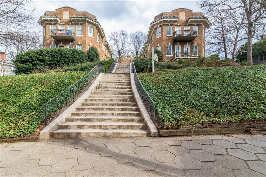 1 bedroom, 634 sq ft condominium sold at 907 Piedmont Avenue 20, Atlanta, GA 30309