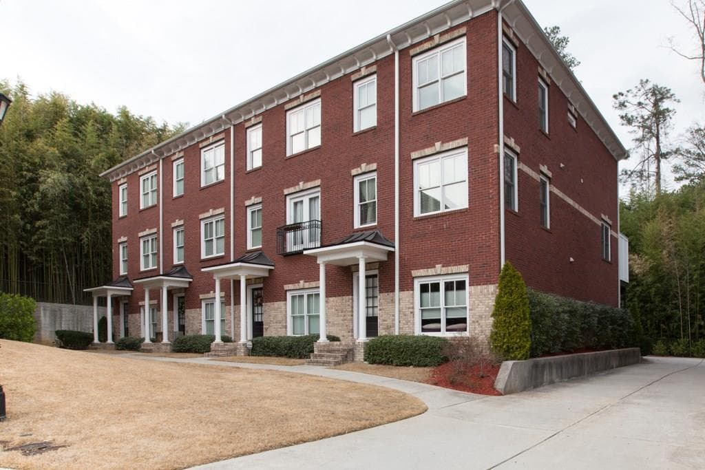 3 bedroom, 2,220 sq ft condominium sold at 2430 Dresden Parc Circle 2430, Atlanta, GA 30345