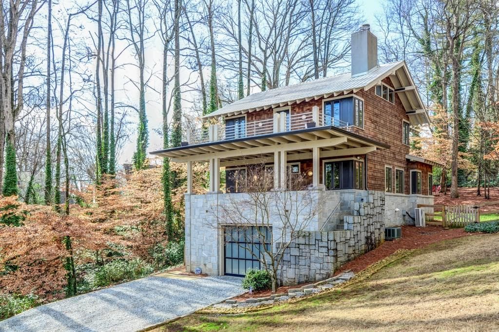 2 bedroom, 1,630 sq ft single family residence sold at 3072 Dickson Street, Brookhaven, GA 30319