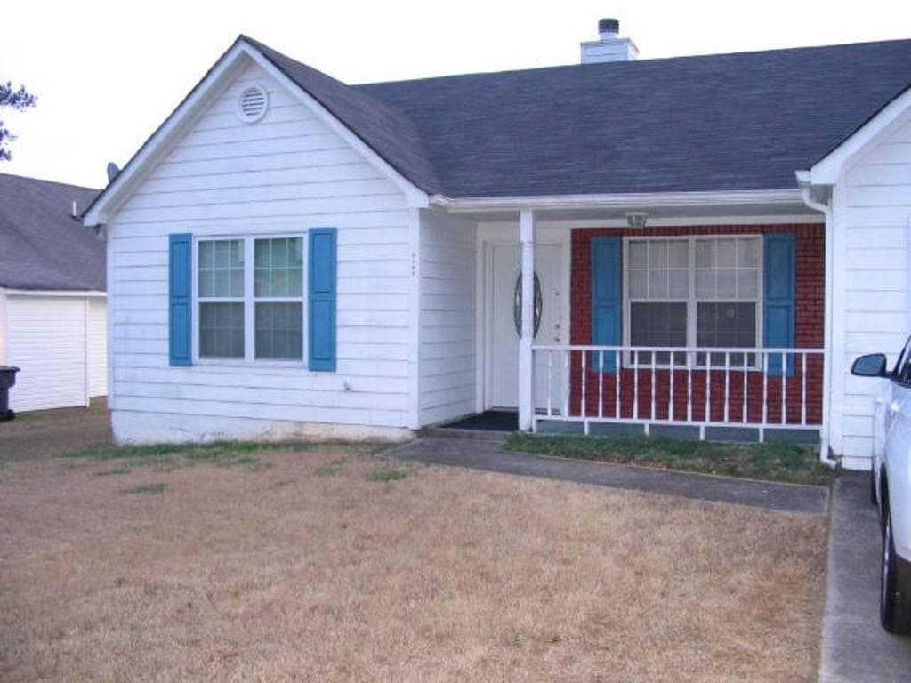 3 bedroom single family residence sold at 9143 Clubhouse Drive, Riverdale, GA 30274