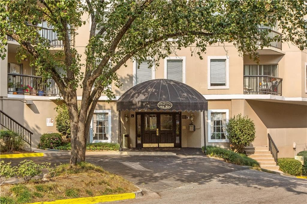 2 bedroom, 1,200 sq ft condominium sold at 1 Biscayne Drive 603, Atlanta, GA 30309