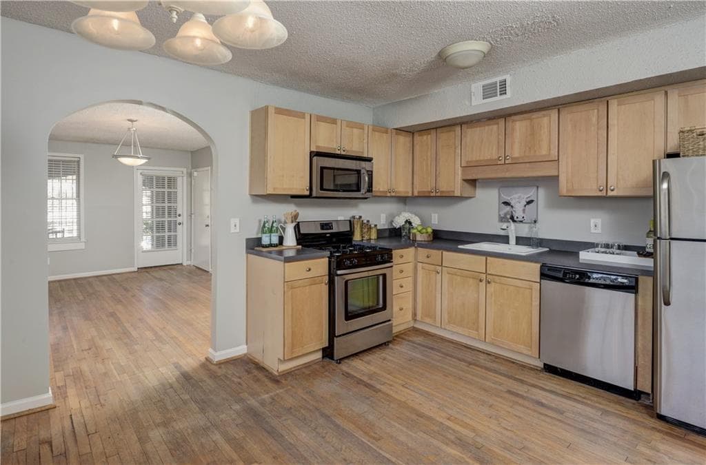 1 bedroom, 680 sq ft condominium sold at 305 Atlanta Avenue 4, Atlanta, GA 30315