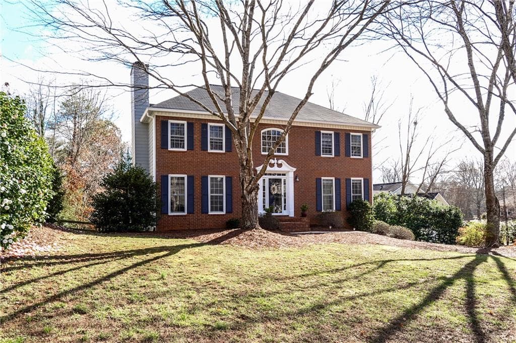 4 bedroom, 2,516 sq ft single family residence sold at 4601 Blakedale Circle, Roswell, GA 30075