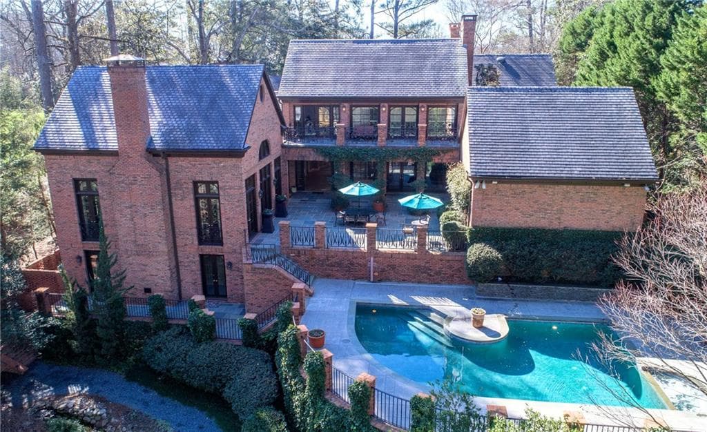 4 bedroom, 8,470 sq ft single family residence sold at 3417 Tuxedo Road, Atlanta, GA 30305