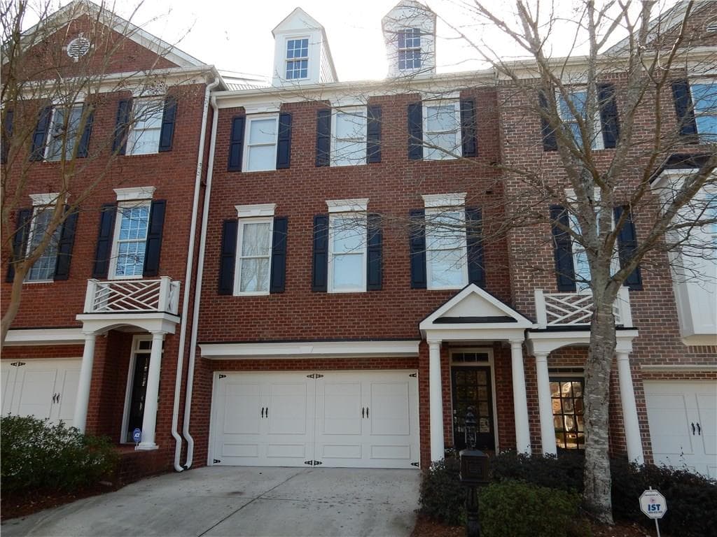 3 bedroom, 2,400 sq ft townhouse sold at 4609 Village Green Drive, Roswell, GA 30075