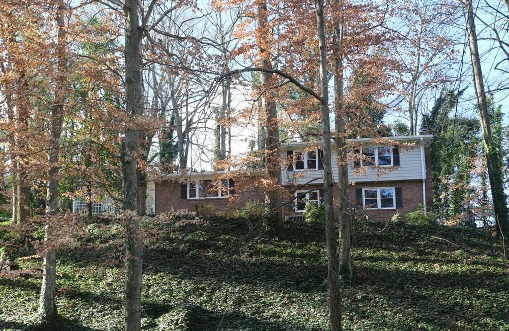 307 Tall Oaks Drive, Sandy Springs, GA 30342 — most recent listing photo