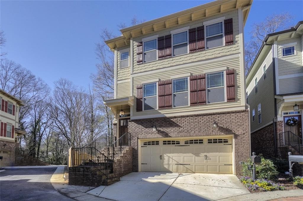 4 bedroom, 2,600 sq ft single family residence sold at 2096 Elvan Circle, Atlanta, GA 30317