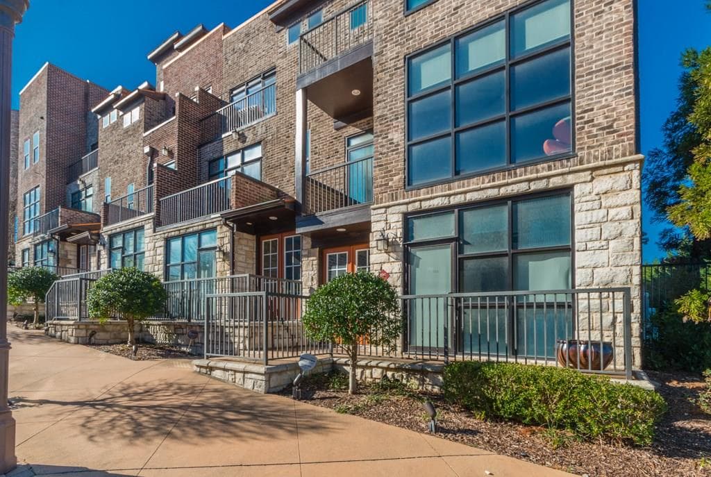 1199 Huff Road 101, Atlanta, GA 30318 — most recent listing photo