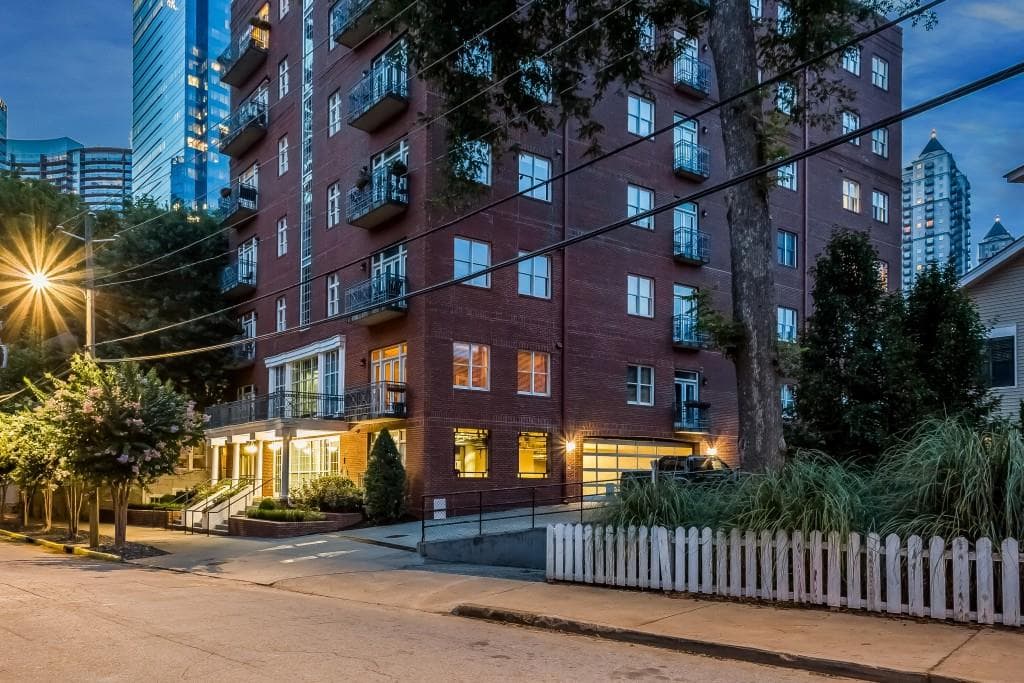 1 bedroom, 1,038 sq ft condominium sold at 206 11th Street 504, Atlanta, GA 30309