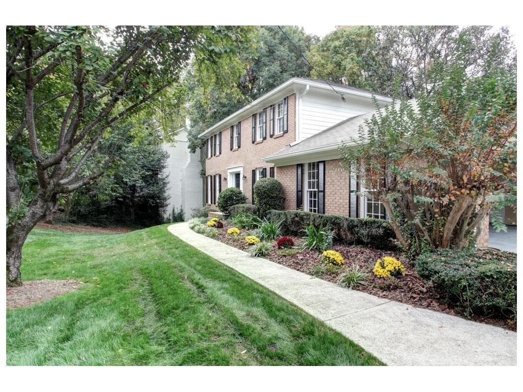 4 bedroom, 2,604 sq ft single family residence sold at 4372 Glengary Drive, Atlanta, GA 30342