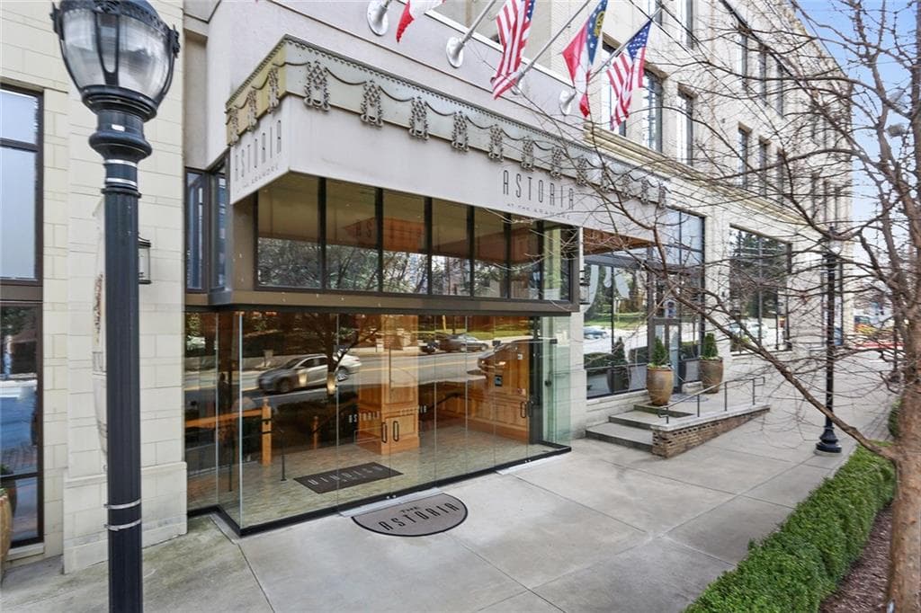 2 bedroom, 1,524 sq ft condominium sold at 2233 Peachtree Road 403, Atlanta, GA 30309