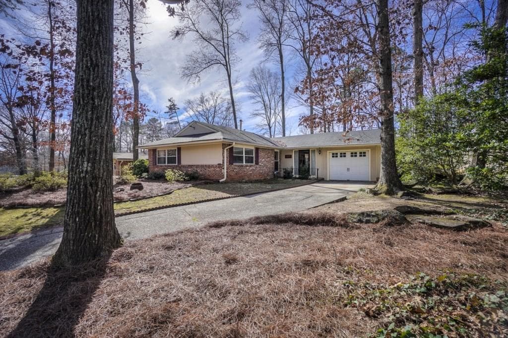 3 bedroom, 1,541 sq ft single family residence sold at 1580 Delia Drive, Decatur, GA 30033