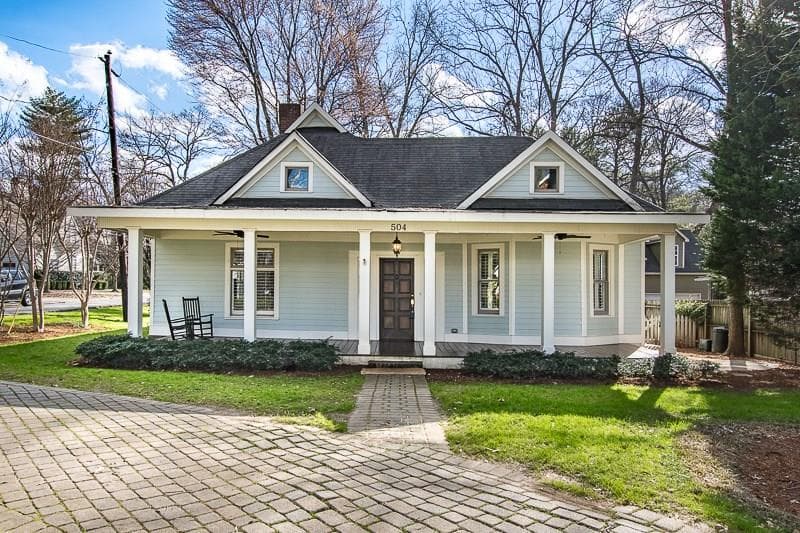 3 bedroom, 1,734 sq ft single family residence sold at 504 W Pharr Road, Decatur, GA 30030