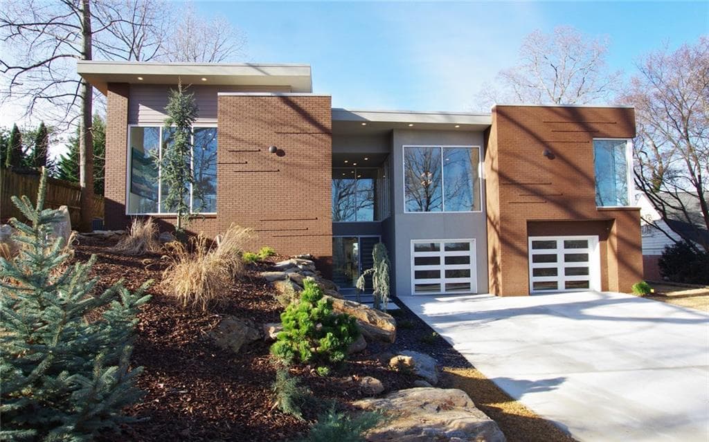 4 bedroom, 4,200 sq ft single family residence sold at 1002 Citadel Drive, Atlanta, GA 30324