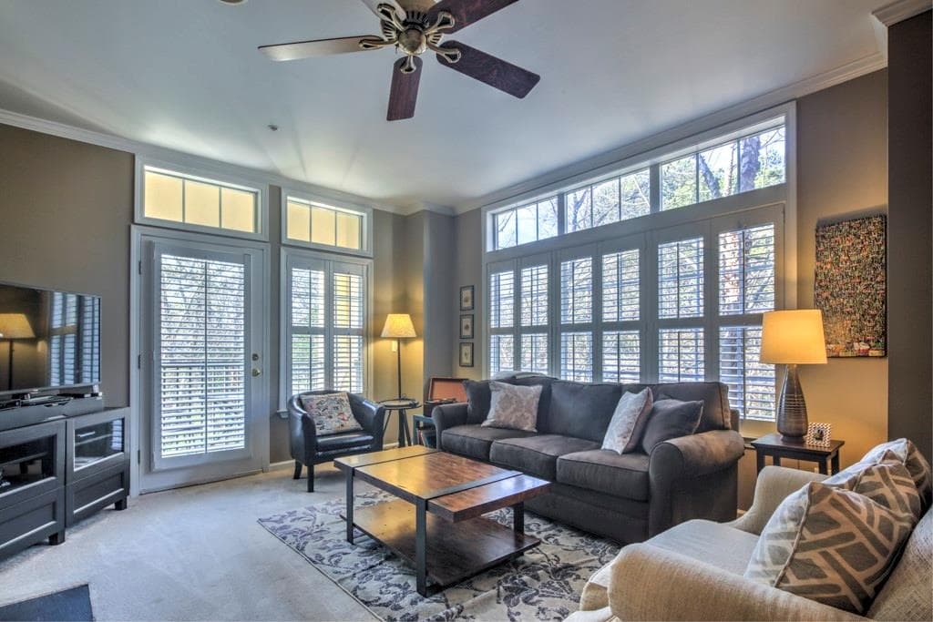 2 bedroom, 1,482 sq ft condominium sold at 424 Lindbergh Drive 201, Atlanta, GA 30305