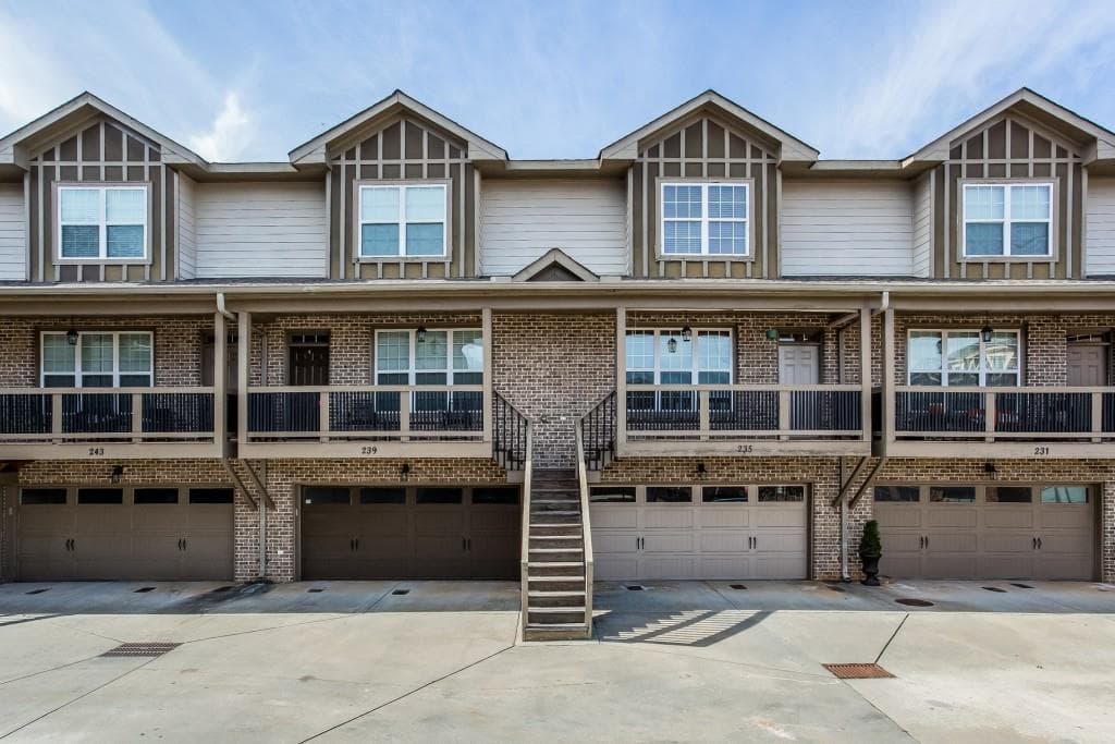 2 bedroom, 1,404 sq ft townhouse sold at 252 Vannoy Park Lane Drive, Atlanta, GA 30316