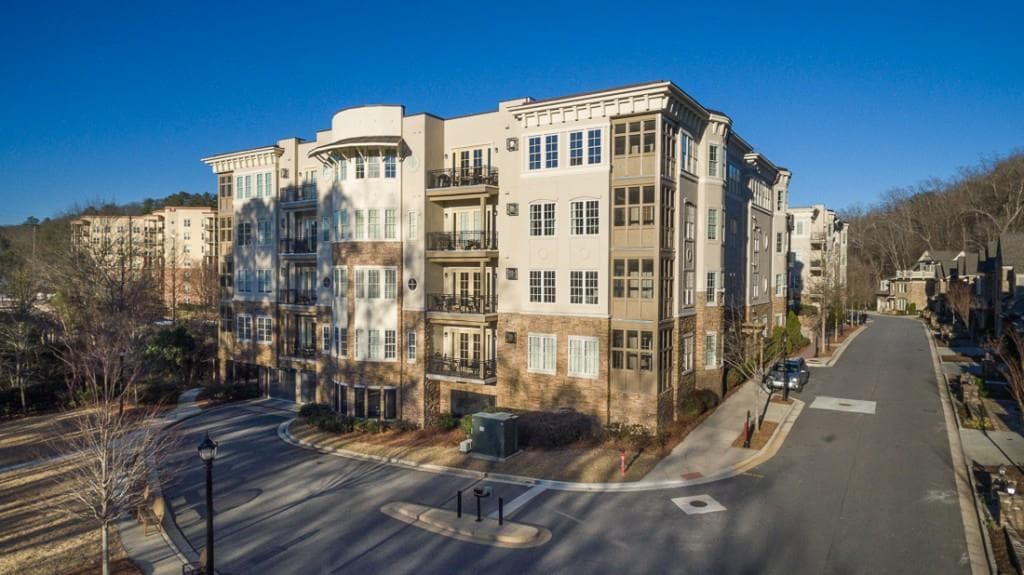 3 bedroom, 3,170 sq ft condominium sold at 100 Riversedge Drive 124, Atlanta, GA 30339