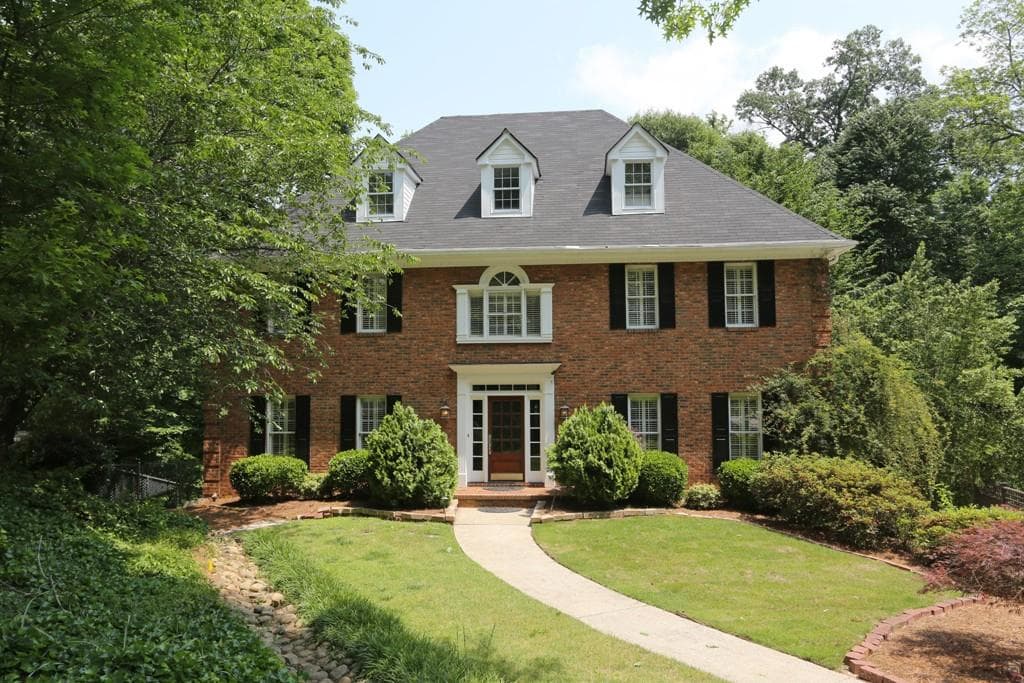 4 bedroom, 4,361 sq ft single family residence sold at 1983 Woodsdale Road, Atlanta, GA 30324