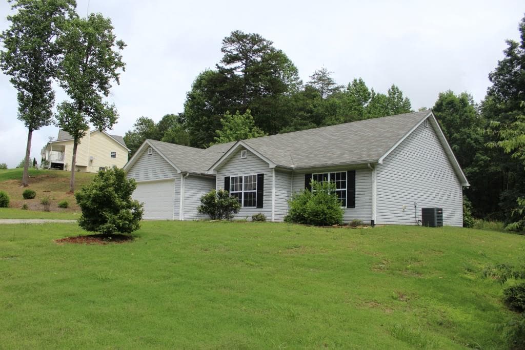 3 bedroom single family residence sold at 3515 SILVER CREEK Drive, Gainesville, GA 30507