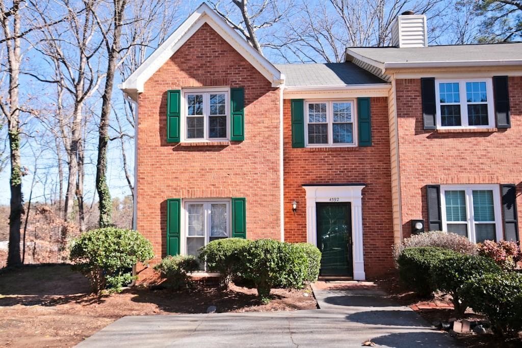 2 bedroom, 1,504 sq ft townhouse sold at 4392 Ivy Glen Way, Smyrna, GA 30082