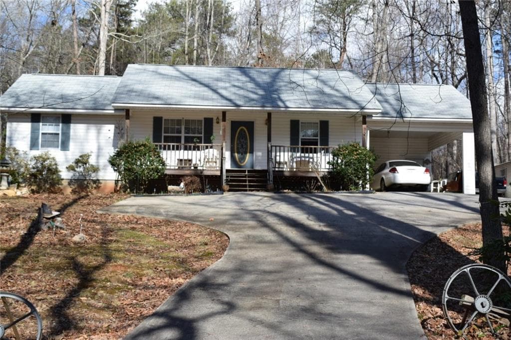 3 bedroom single family residence sold at 315 YORK Drive, Cornelia, GA 30531
