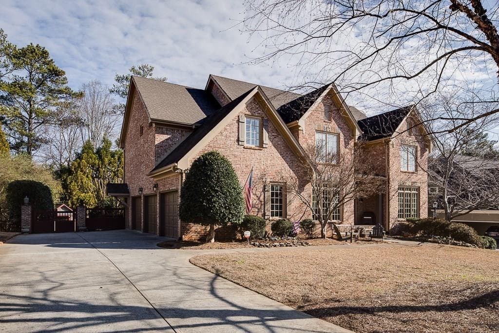 5185 Sheridan Lane, Dunwoody, GA 30338 — most recent listing photo