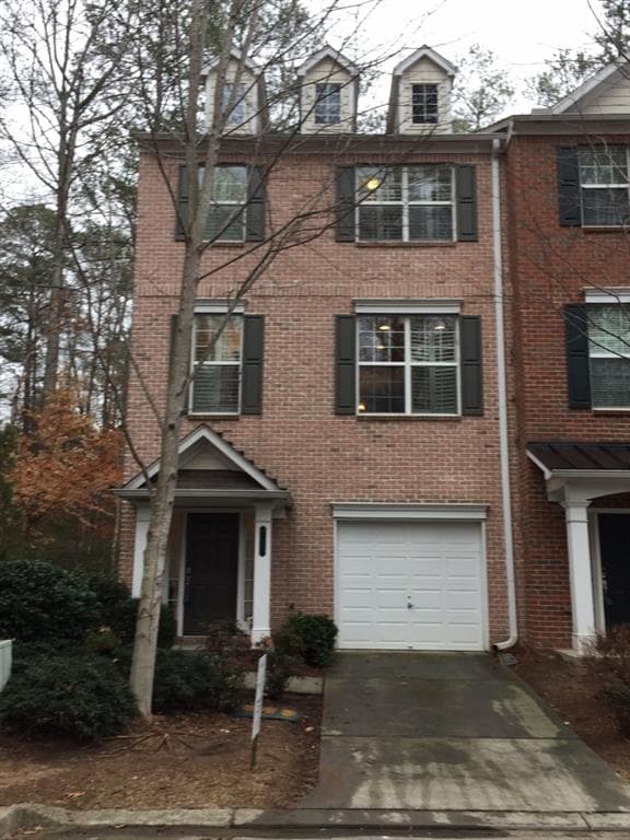 3 bedroom, 2,080 sq ft townhouse sold at 715 Coligny Court, Sandy Springs, GA 30350