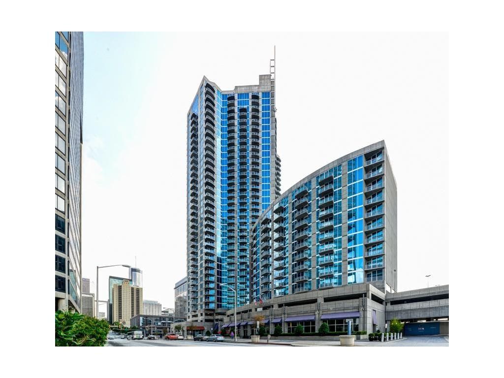 2 bedroom, 1,075 sq ft condominium sold at 400 W Peachtree Street 1911, Atlanta, GA 30308