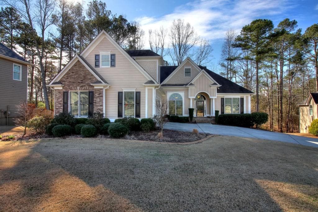 6 bedroom, 2,403 sq ft single family residence sold at 365 Amberhill Drive, Dallas, GA 30132