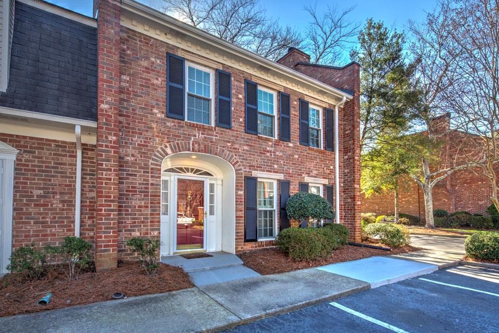 3 bedroom, 1,560 sq ft condominium sold at 12 Walnut Hill Place, Atlanta, GA 30318