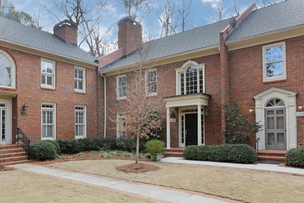 3 bedroom, 2,852 sq ft townhouse sold at 1230 Glendeven Court, Atlanta, GA 30318