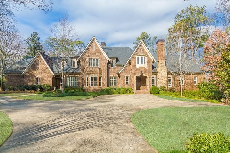 6 bedroom, 6,447 sq ft single family residence sold at 2840 Ridge Valley Road, Atlanta, GA 30327