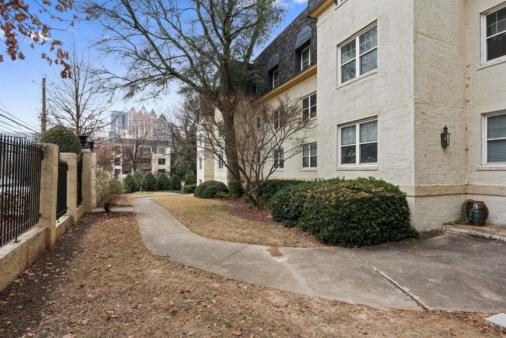 1 bedroom, 995 sq ft condominium sold at 1230 Piedmont Avenue 206, Atlanta, GA 30309