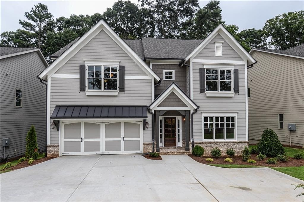 4 bedroom, 2,824 sq ft single family residence sold at 3821 Chamblee Dunwoody Road, Chamblee, GA 30341