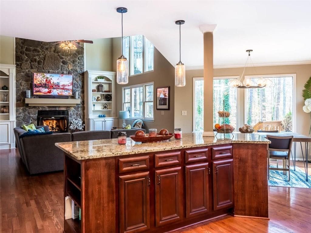 6 bedroom, 4,190 sq ft single family residence sold at 9370 N Lake Drive, Roswell, GA 30076