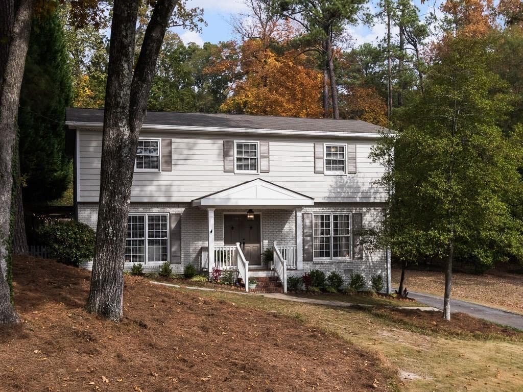 5 bedroom, 2,817 sq ft single family residence sold at 350 Windsor Parkway, Atlanta, GA 30342