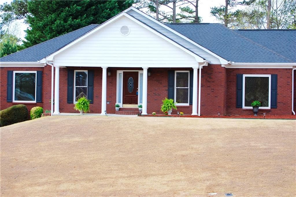 4 bedroom, 2,854 sq ft single family residence sold at 2042 Fairway Trace Lane, Lawrenceville, GA 30043