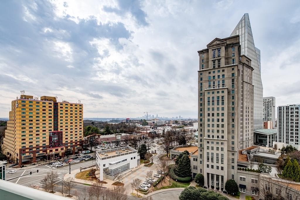 1 bedroom, 620 sq ft condominium sold at 3324 Peachtree Road 1116, Atlanta, GA 30326