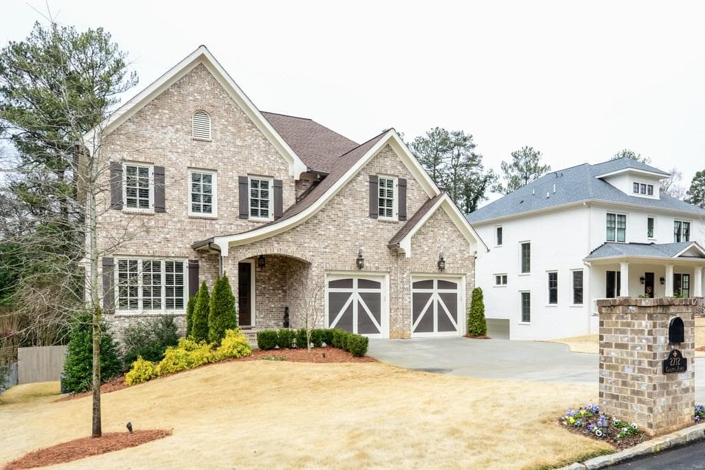5 bedroom, 4,410 sq ft single family residence sold at 2712 Carlton Place, Brookhaven, GA 30319