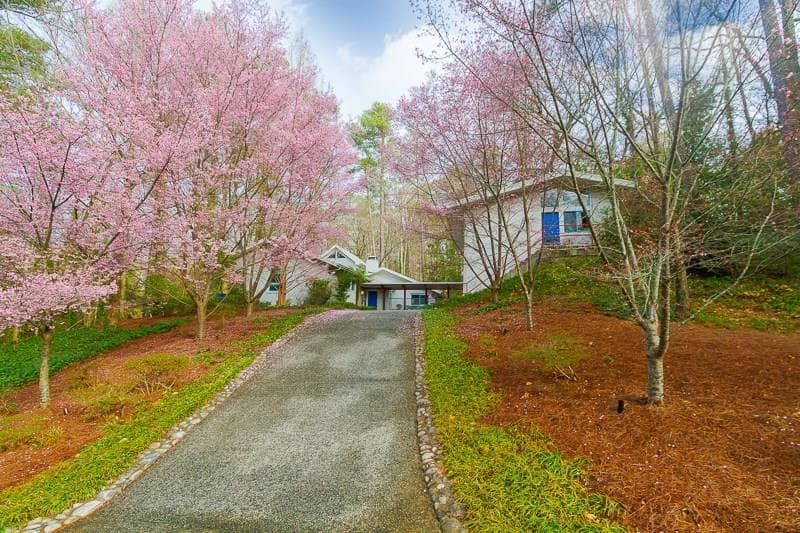 5 bedroom single family residence sold at 1011 Nawench Drive, Atlanta, GA 30327