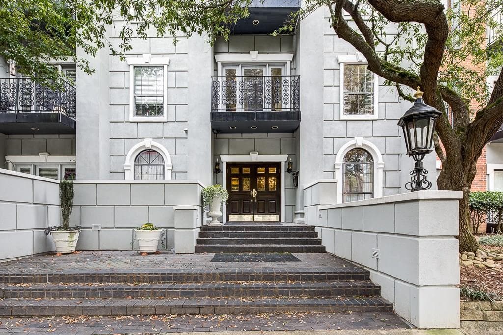 2 bedroom, 1,284 sq ft condominium sold at 3071 Lenox Road 28, Atlanta, GA 30324