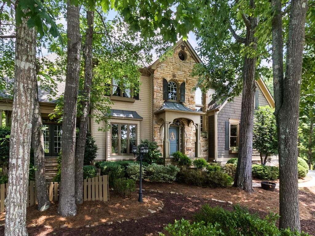 5 bedroom, 4,218 sq ft single family residence sold at 5470 Heathridge Terrace, Johns Creek, GA 30097