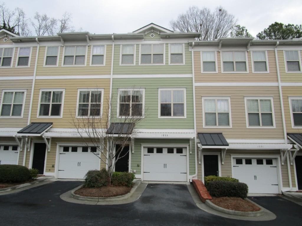 1933 Sterling Oaks Circle 1933, Brookhaven, GA 30319 — most recent listing photo