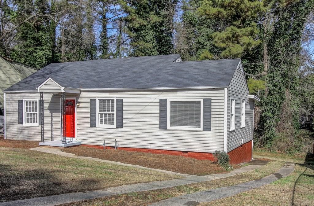 3 bedroom, 948 sq ft single family residence sold at 1567 Avon Avenue, Atlanta, GA 30311