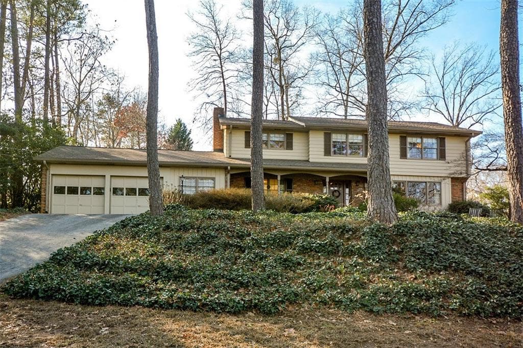 4 bedroom, 2,530 sq ft single family residence sold at 2600 Hawthorne Place, Atlanta, GA 30345